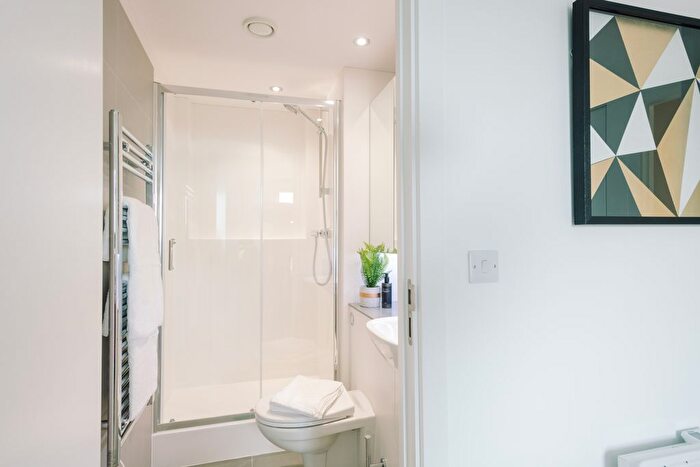 3 Bedroom Flat To Rent In Chapel Street, Salford, M3