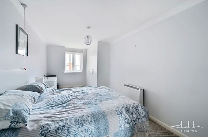 1 Bedroom Flat For Sale In Draper Court, Hornchurch, RM12