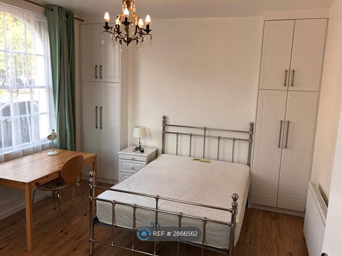 3 Bedroom Maisonette To Rent In King's Cross, London, N1