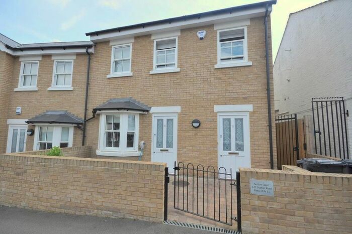 2 Bedroom Flat To Rent In Sutton Court, Sutton Road, Watford, WD17