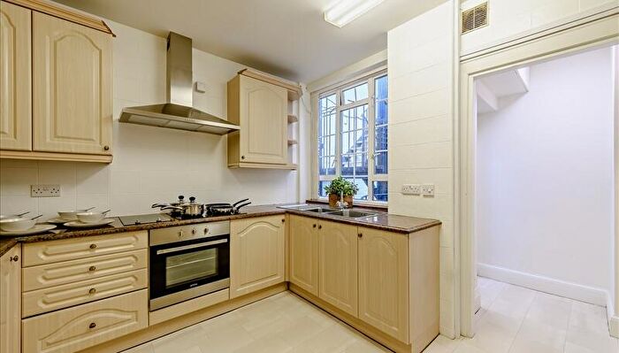 3 Bedroom Apartment To Rent In Strathmore Court, Park Road, St Johns Wood, London, NW8