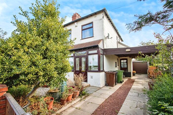 3 Bedroom Semi-Detached House For Sale In Oak Crescent, Leeds, LS15