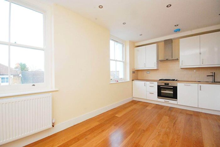 2 Bedroom Flat To Rent In Albion Road, Stoke Newington, London, N16