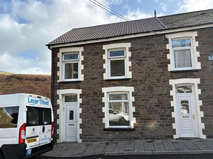 3 Bedroom End Of Terrace House To Rent In Brewery Street, Pontygwaith, CF43