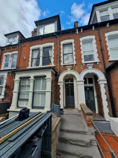 1 Bedroom Flat To Rent In Hillfield Avenue, London, N8