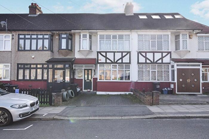 4 Bedroom Terraced House To Rent In Bishops Avenue, Romford, RM6