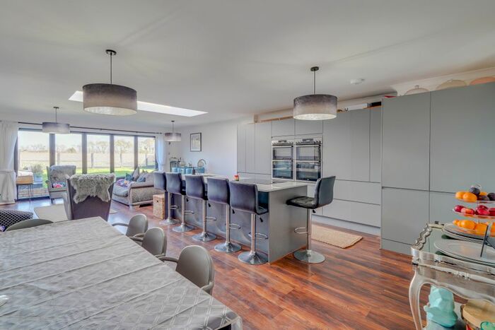 4 Bedroom Detached Bungalow For Sale In High Street, Tadlow, Royston, SG8