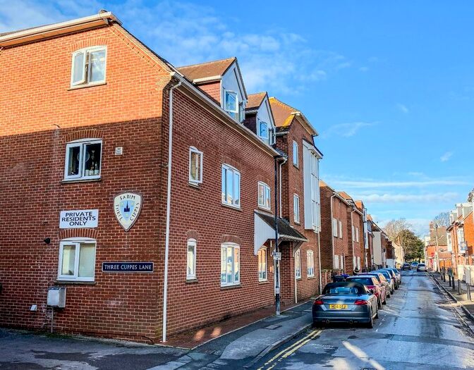 2 Bedroom Flat To Rent In St. Edmunds Church Street, Salisbury, SP1
