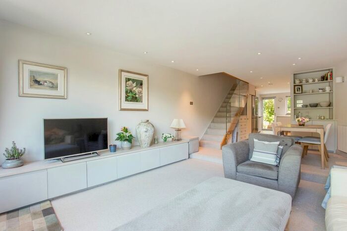 4 Bedroom Flat To Rent In Strand On The Green, London, W4