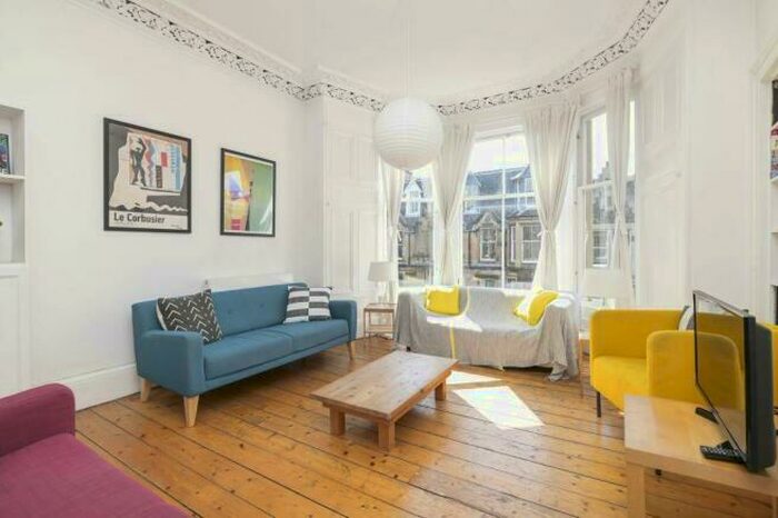 3 Bedroom Flat To Rent In , Forrest Road, Edinburgh, EH1