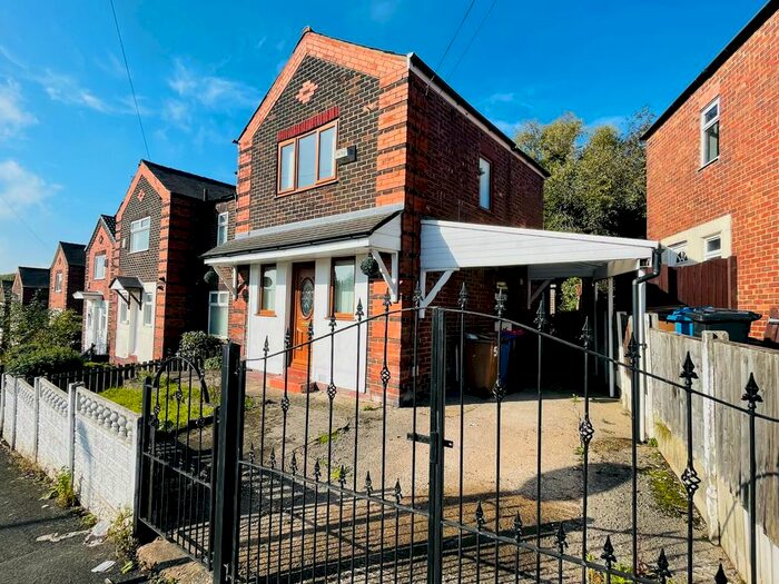 3 Bedroom Semi-Detached House To Rent In Clively Avenue, Swinton, Manchester, M27