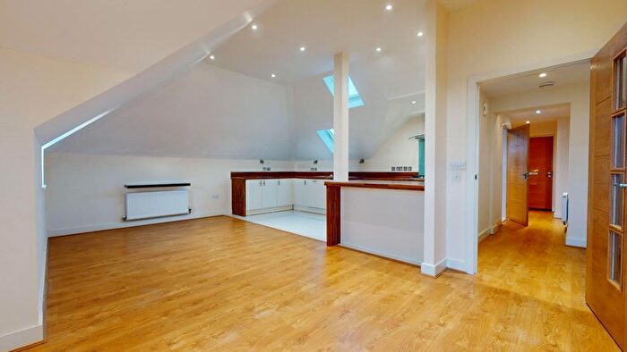 2 Bedroom Flat For Sale In Dorchester Road, Weymouth, DT4