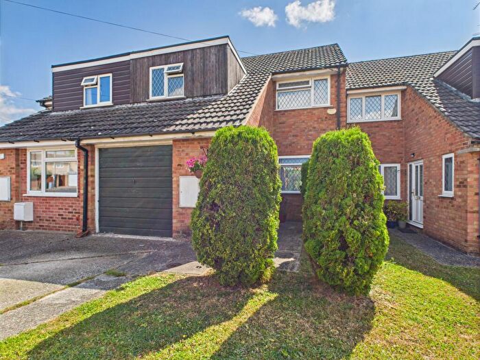 3 Bedroom Terraced House For Sale In Farm Drive, Tilehurst, Reading, RG31