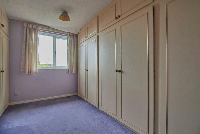 2 Bedroom Flat For Sale In Clifton Court, Hinckley, LE10