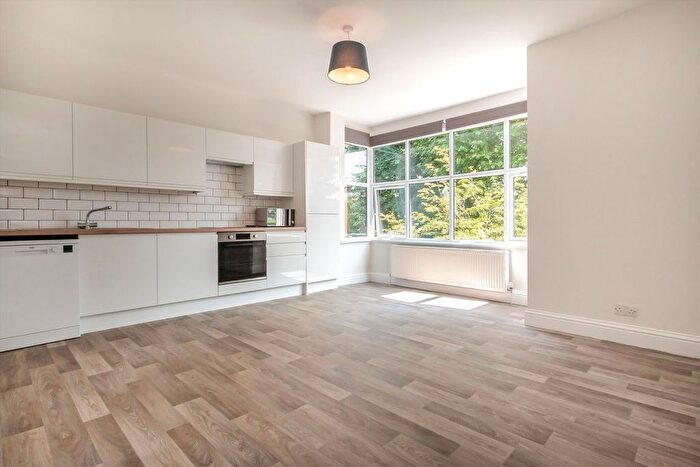 3 Bedroom Flat To Rent In Milton Road, Hanwell, W7
