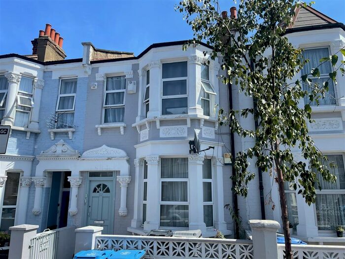 2 Bedroom Flat To Rent In Lechmere Road, London, NW2