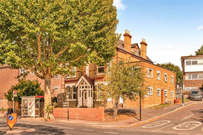 2 Bedroom Apartment To Rent In Lordship Lane, London, SE22