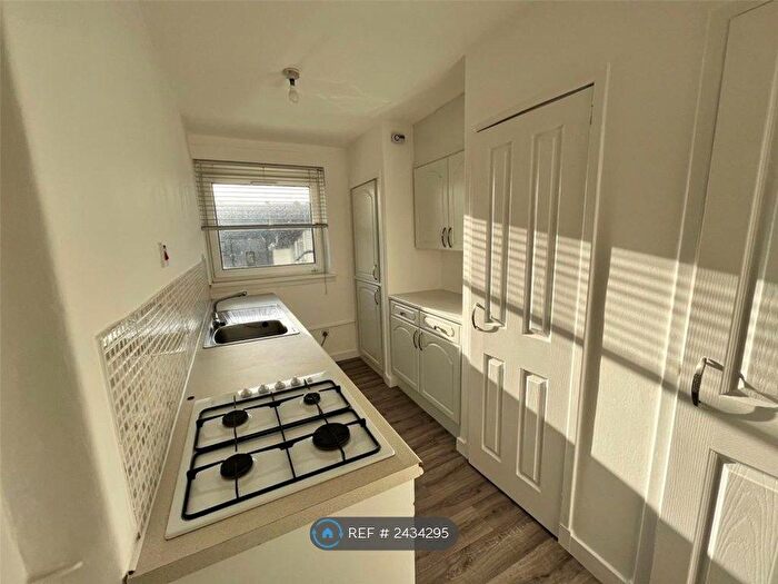 2 Bedroom Flat To Rent In Armadale Path, Glasgow, G31