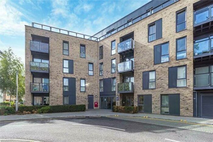 2 Bedroom Apartment To Rent In Addlestone, Surrey, KT15