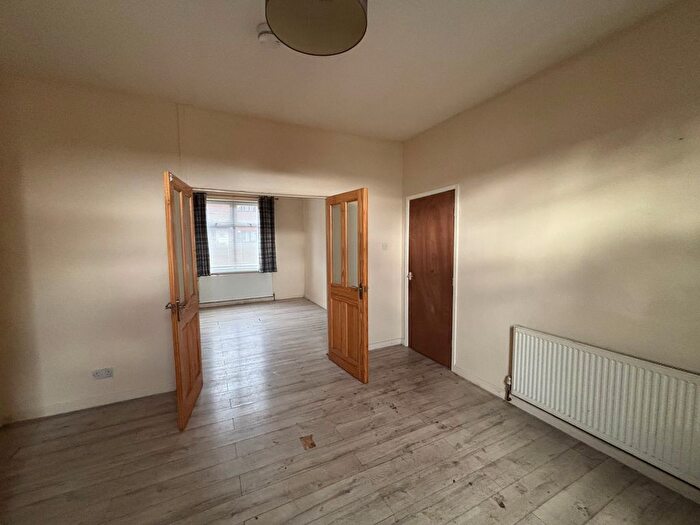 3 Bedroom Semi Detached House For Sale In Falding Street, Rotherham, S60