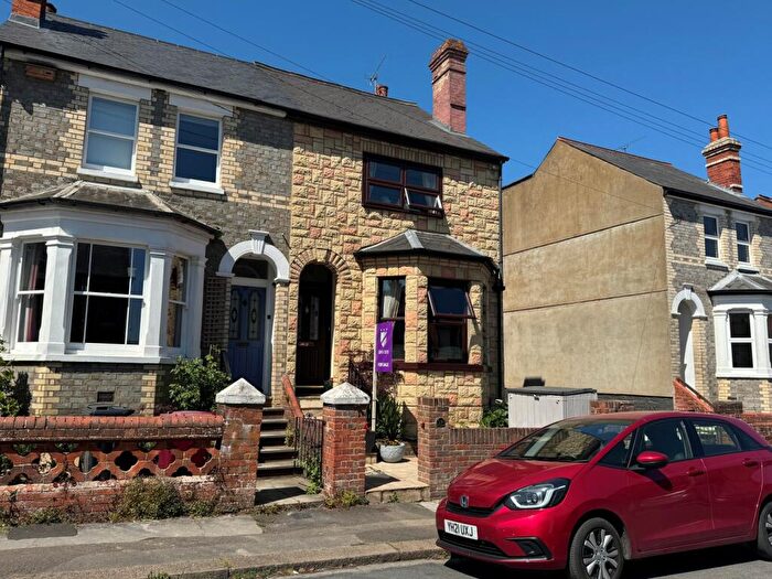 3 Bedroom Semi-Detached House For Sale In Blenheim Road, Caversham, Reading, Berkshire, RG4