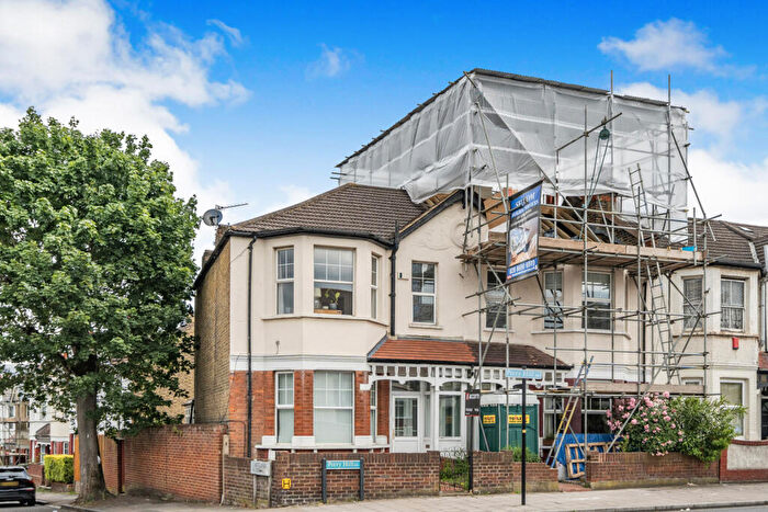 4 Bedroom End Of Terrace House For Sale In Perry Hill, Catford, London, SE6