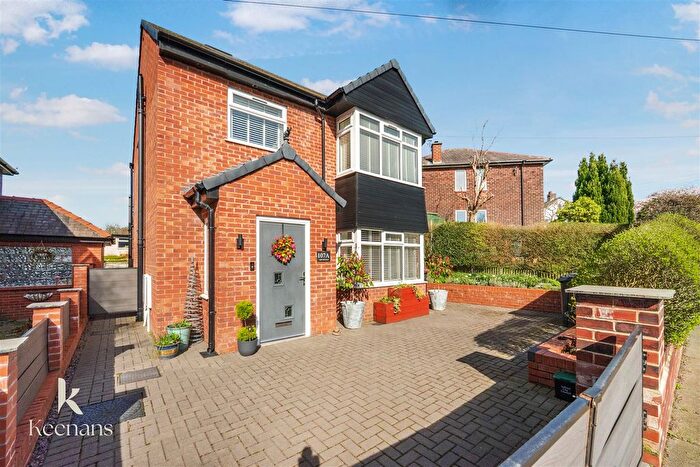 4 Bedroom Detached House For Sale In Light Oaks Road, Salford, M6