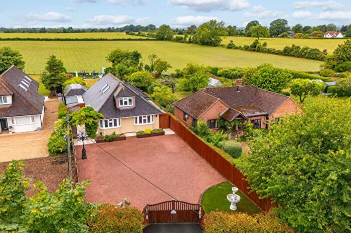 3 Bedroom Detached House For Sale In Chalkshire Road, Butlers Cross, HP17