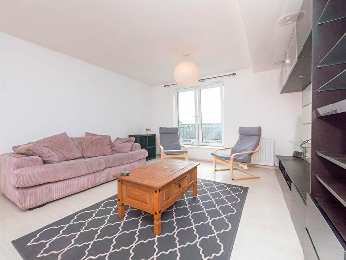 3 Bedroom Flat To Rent In Tinto Place, Edinburgh, EH6