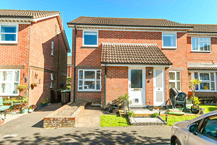 2 Bedroom Flat For Sale In Floriston Gardens, New Milton, BH25