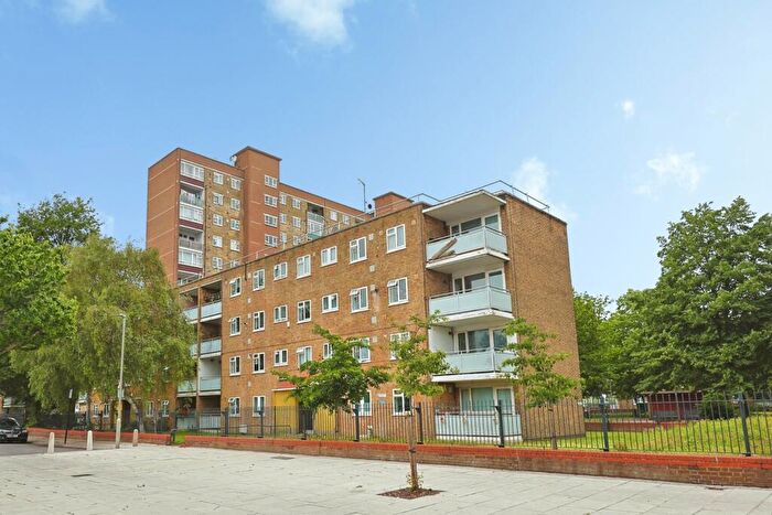 3 Bedroom Flat For Sale In Farnhurst House, Blondel Street, London, SW11
