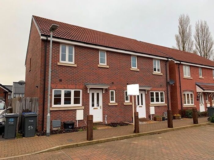 3 Bedroom Semi-Detached House To Rent In Buxton Way, Swindon, SN4