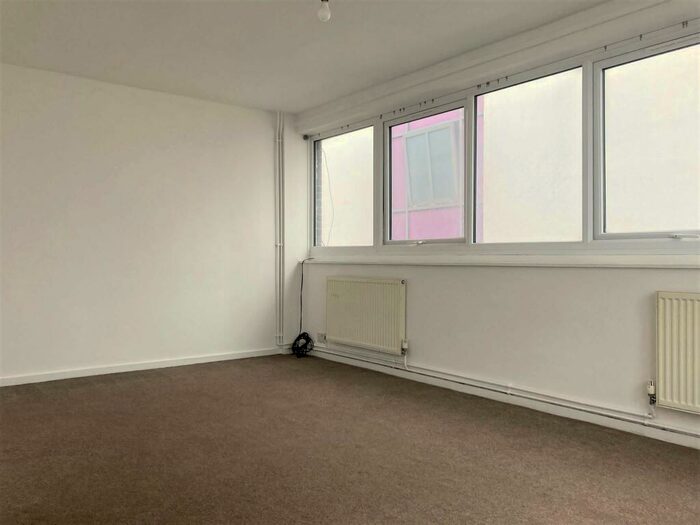 2 Bedroom Maisonette To Rent In Eastmead, Farnborough, GU14