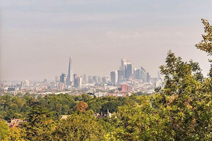 2 Bedroom Flat For Sale In Canonbie Road, Forest Hill, SE23