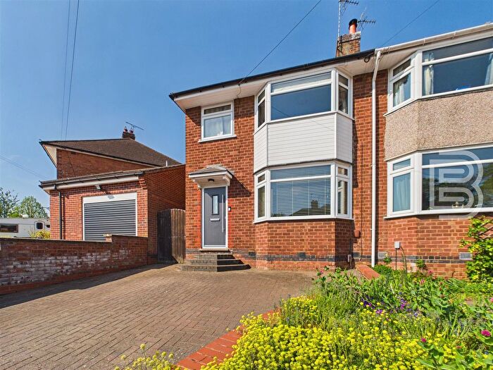 3 Bedroom Semi-Detached House For Sale In Wheatfield Road, Bilton, Rugby, CV22