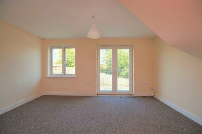 2 Bedroom Flat To Rent In Telford Drive, Slough, SL1