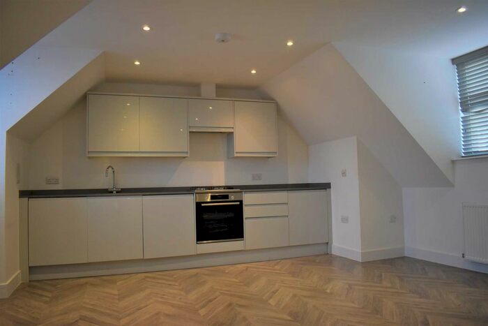 1 Bedroom Flat To Rent In Park Corner, Windsor SL4