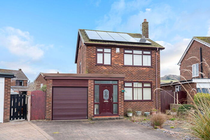 3 Bedroom Detached House For Sale In Ridge Close, Hadfield, Glossop, SK13