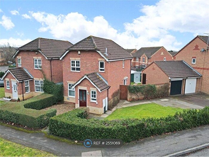 3 Bedroom Detached House To Rent In Kirkstall Place, Oldbrook, Milton Keynes, MK6