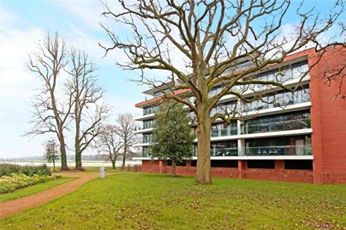 2 Bedroom Apartment To Rent In Carruthers Court, Racecourse Road, RG14