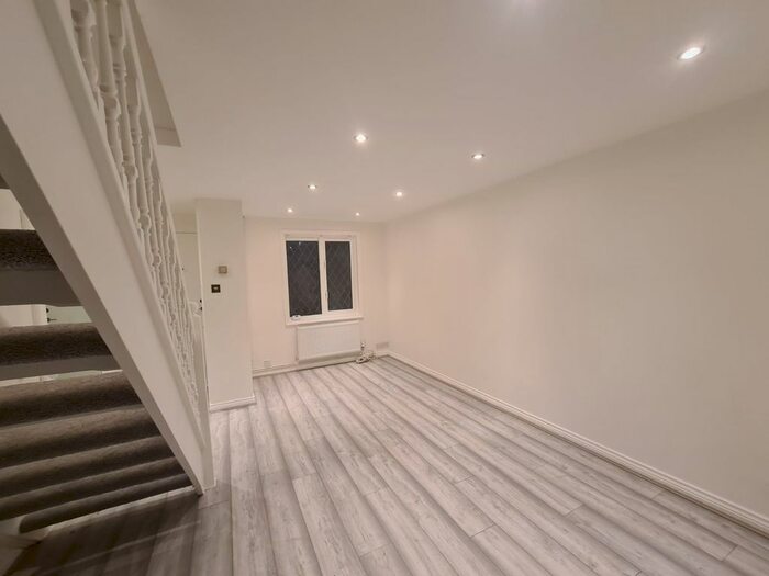 2 Bedroom Terraced House To Rent In Sweet Briar, Crawthorne RG45