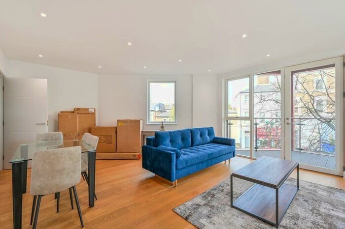 2 Bedroom Flat To Rent In Tollgate Gardens, , Maida Vale, London, NW6