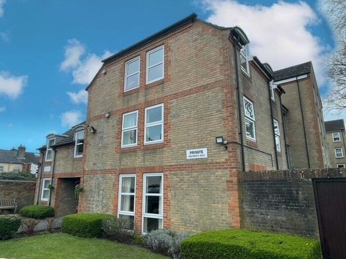 1 Bedroom Flat To Rent In Wilton Road, Salisbury, SP2