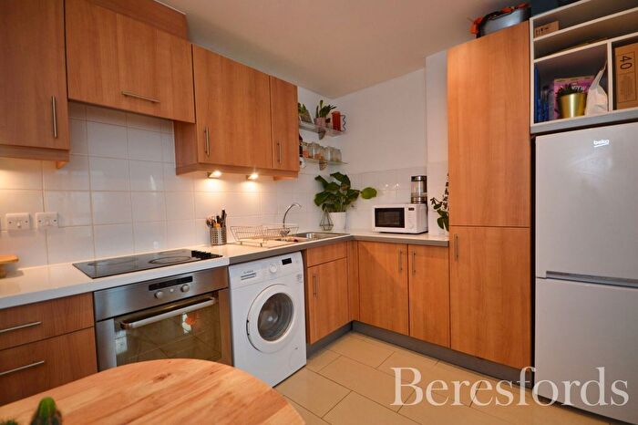 1 Bedroom Flat For Sale In Holly Court, Dolphin Approach, RM1