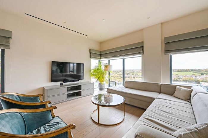 5 Bedroom Flat To Rent In Beaufort Square, Colindale, London, NW9