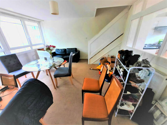 3 Bedroom Flat To Rent In Fontenelle, Sceaux Gardens, London, SE5