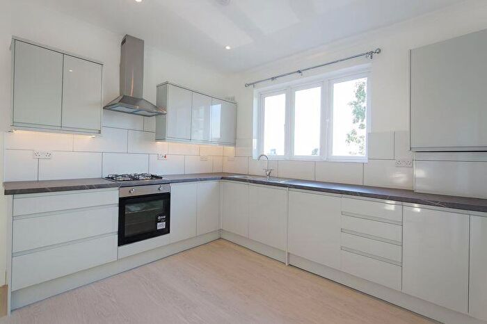 3 Bedroom Flat To Rent In High Road, Totteridge And Whetstone, N20