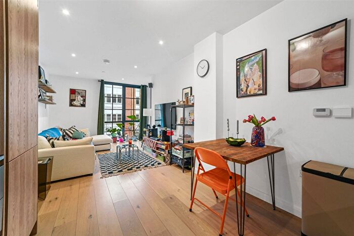 1 Bedroom Flat For Sale In Hatch Building, Berkshire Road, Hackney, London, E9