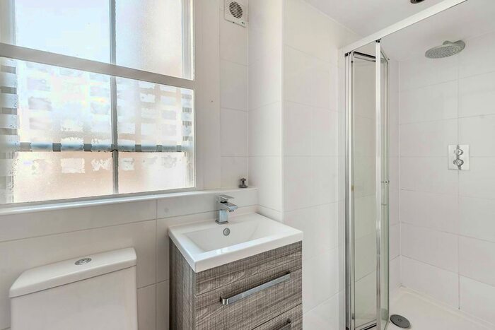 Studio To Rent In Belgrave Road, Pimlico, London, SW1V