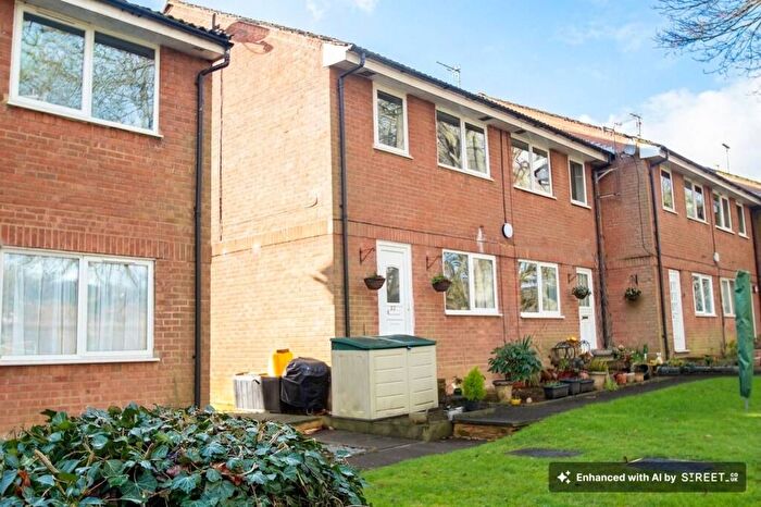 1 Bedroom Flat To Rent In Eaton Avenue, High Wycombe, HP12
